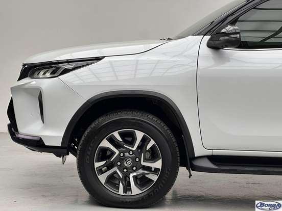 TOYOTA-HILUX SW4-2025