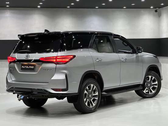 TOYOTA-HILUX SW4-2.8 D-4D TURBO DIESEL DIAMOND 7L 4X4 AUTOMÁTICO TOYOTA-HILUX SW4-2022