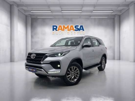 TOYOTA-HILUX SW4-2.8 D-4D TURBO DIESEL GR-S 7L 4X4 AUTOMÁTICO TOYOTA-HILUX SW4-2022