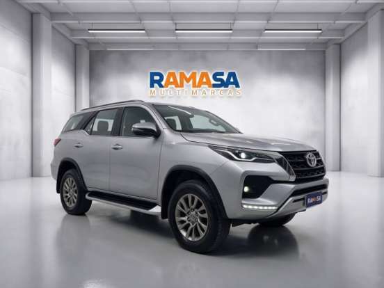 TOYOTA-HILUX SW4-2.8 D-4D TURBO DIESEL GR-S 7L 4X4 AUTOMÁTICO TOYOTA-HILUX SW4-2022