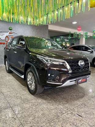 TOYOTA-HILUX SW4-2.8 D-4D TURBO DIESEL SRX 4X4 AUTOMÁTICO TOYOTA-HILUX SW4-2023