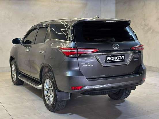 TOYOTA-HILUX SW4-2.8 D-4D TURBO DIESEL SRX 4X4 AUTOMÁTICO TOYOTA-HILUX SW4-2021
