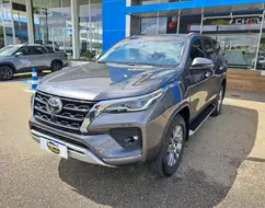 TOYOTA HILUX SW4 2.8 D-4D TURBO DIESEL SRX 4X4 AUTOMÁTICO TOYOTA HILUX SW4 2.8 D-4D TURBO DIESEL SRX 4X4 AUTOMÁTICO