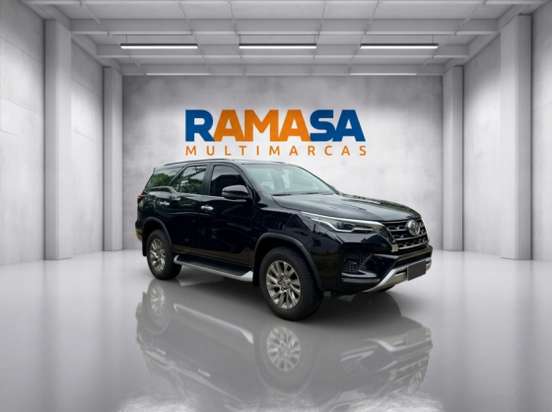 TOYOTA-HILUX SW4-2023