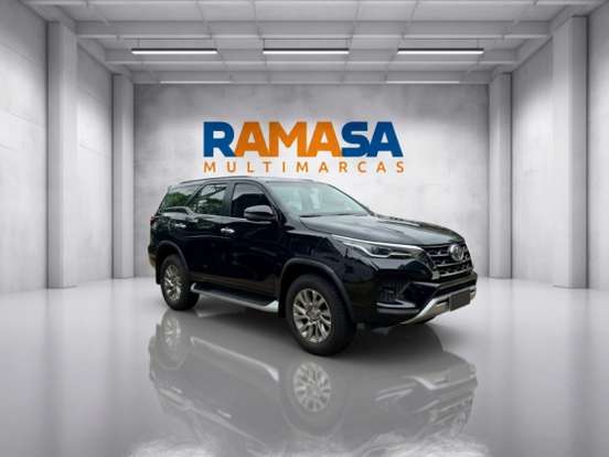 TOYOTA-HILUX SW4-2.8 D-4D TURBO DIESEL SRX 4X4 AUTOMÁTICO TOYOTA-HILUX SW4-2023