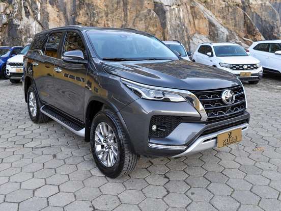 TOYOTA-HILUX SW4-2.8 D-4D TURBO DIESEL SRX 4X4 AUTOMÁTICO TOYOTA-HILUX SW4-2023