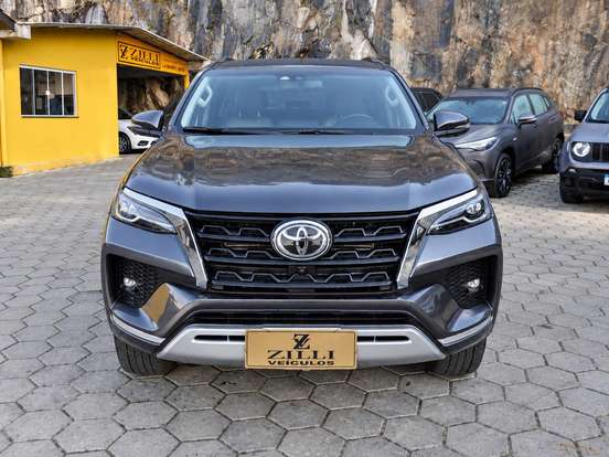 TOYOTA-HILUX SW4-2.8 D-4D TURBO DIESEL SRX 4X4 AUTOMÁTICO TOYOTA-HILUX SW4-2023
