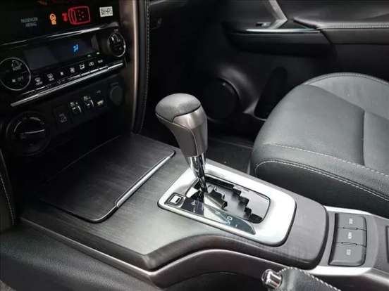 TOYOTA-HILUX SW4-2023