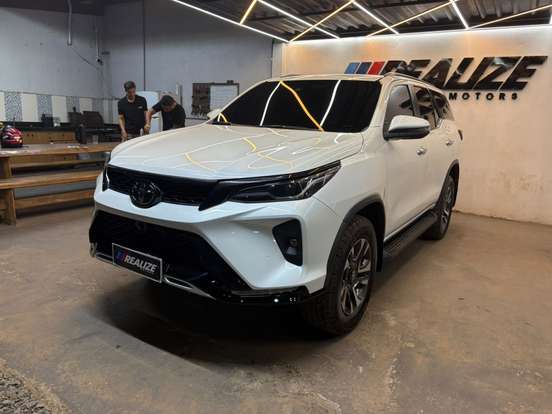 TOYOTA-HILUX SW4-2024