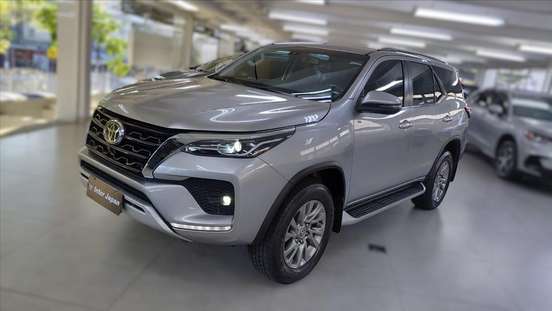 TOYOTA-HILUX SW4-2023