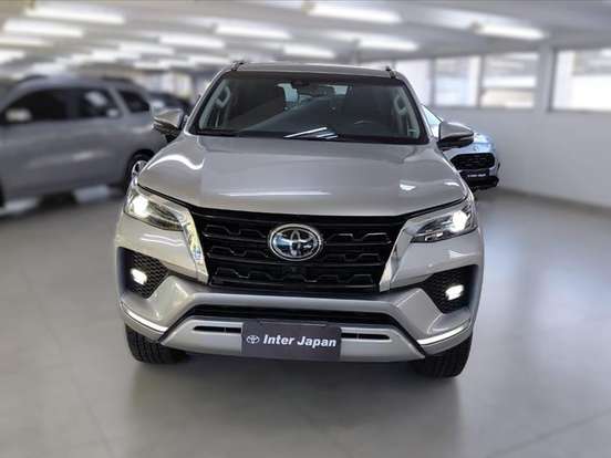 TOYOTA-HILUX SW4-2.8 D-4D TURBO DIESEL SRX 7L 4X4 AUTOMÁTICO TOYOTA-HILUX SW4-2023