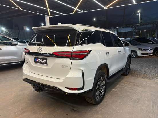 TOYOTA-HILUX SW4-2024