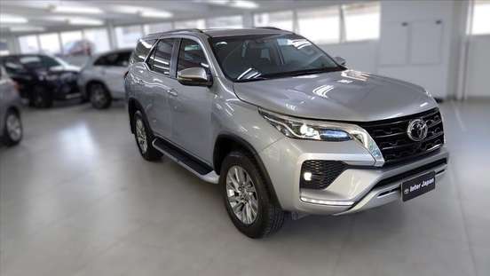 TOYOTA-HILUX SW4-2023