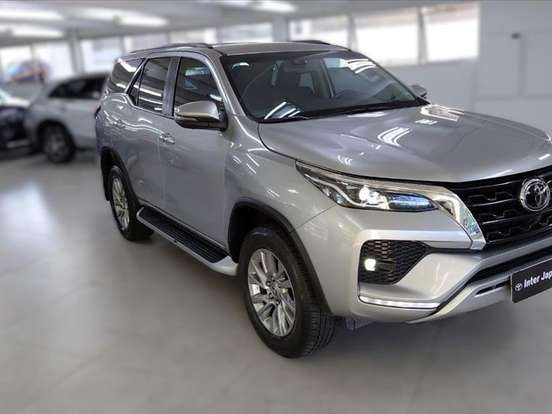 TOYOTA-HILUX SW4-2.8 D-4D TURBO DIESEL SRX 7L 4X4 AUTOMÁTICO TOYOTA-HILUX SW4-2023
