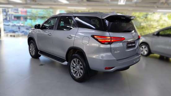 TOYOTA-HILUX SW4-2023