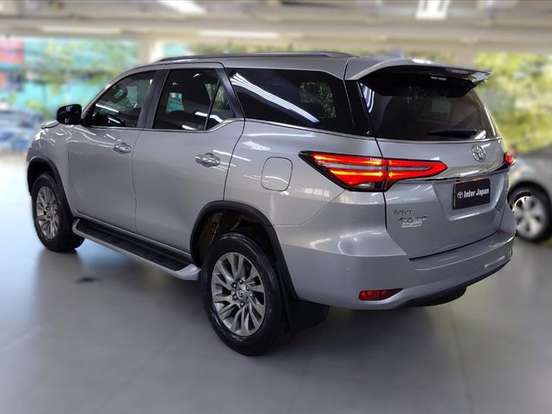 TOYOTA-HILUX SW4-2.8 D-4D TURBO DIESEL SRX 7L 4X4 AUTOMÁTICO TOYOTA-HILUX SW4-2023