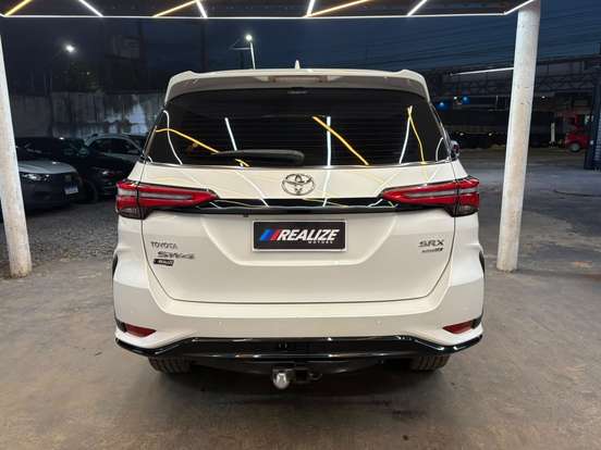 TOYOTA-HILUX SW4-2024