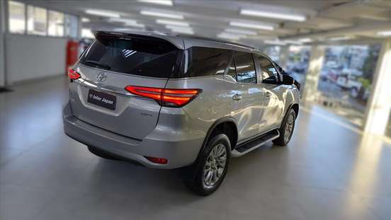 TOYOTA-HILUX SW4-2023