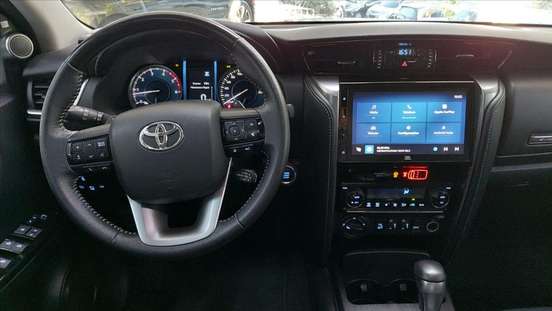 TOYOTA-HILUX SW4-2023