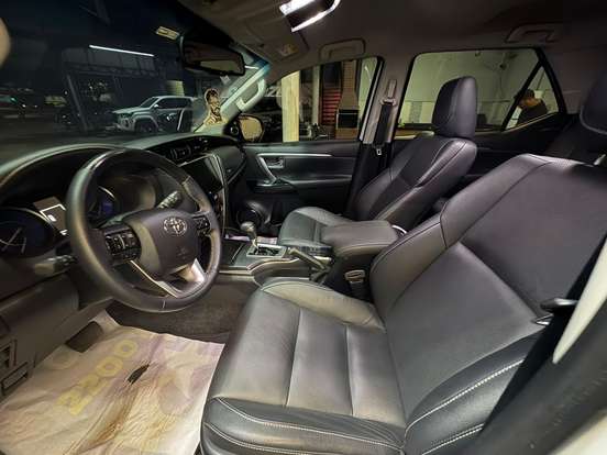 TOYOTA-HILUX SW4-2.8 D-4D TURBO DIESEL SRX 7L 4X4 AUTOMÁTICO TOYOTA-HILUX SW4-2024