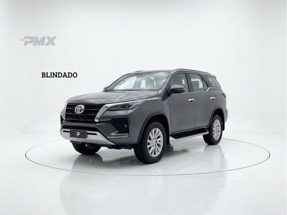 TOYOTA HILUX SW4 2.8 D-4D TURBO DIESEL SRX 7L 4X4 AUTOMÁTICO