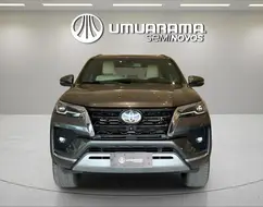 TOYOTA HILUX SW4 2.8 D-4D TURBO DIESEL SRX 7L 4X4 AUTOMÁTICO TOYOTA HILUX SW4 2.8 D-4D TURBO DIESEL SRX 7L 4X4 AUTOMÁTICO