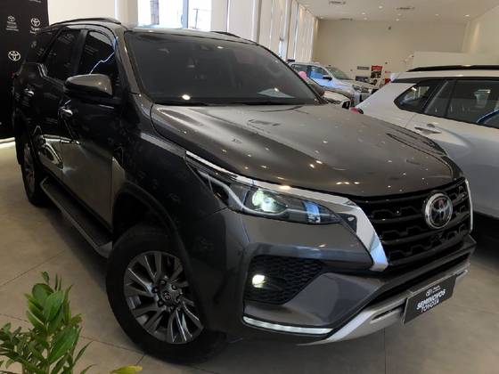 TOYOTA HILUX SW4 2.8 D-4D TURBO DIESEL SRX 7L 4X4 AUTOMÁTICO