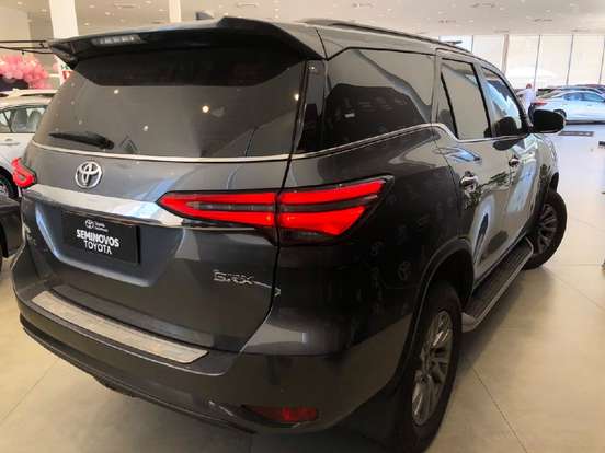 TOYOTA-HILUX SW4-2023