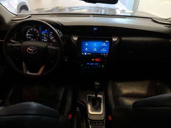 TOYOTA-HILUX SW4-2023