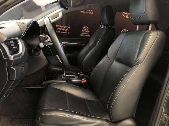 TOYOTA-HILUX SW4-2.8 D-4D TURBO DIESEL SRX 7L 4X4 AUTOMÁTICO TOYOTA-HILUX SW4-2023