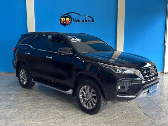 TOYOTA-HILUX SW4-2023