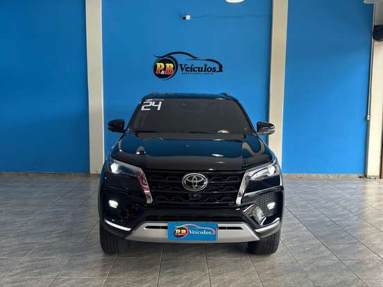 TOYOTA-HILUX SW4-2.8 D-4D TURBO DIESEL SRX 7L 4X4 AUTOMÁTICO TOYOTA-HILUX SW4-2023