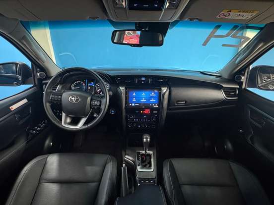 TOYOTA-HILUX SW4-2023