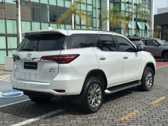 TOYOTA-HILUX SW4-2.8 D-4D TURBO DIESEL SRX 7L 4X4 AUTOMÁTICO TOYOTA-HILUX SW4-2022