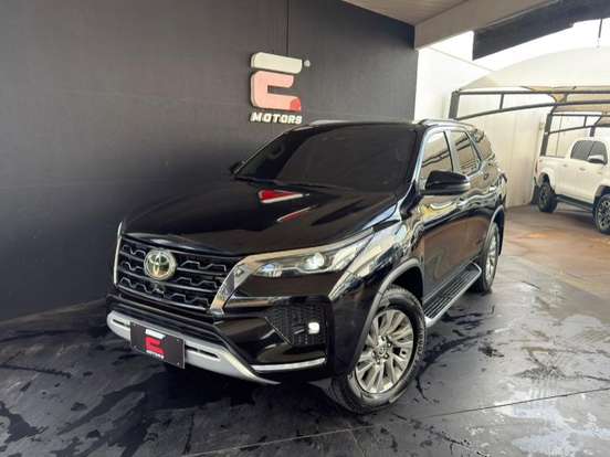 TOYOTA-HILUX SW4-2.8 D-4D TURBO DIESEL SRX 7L 4X4 AUTOMÁTICO TOYOTA-HILUX SW4-2023