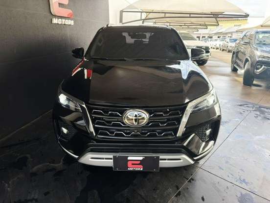 TOYOTA-HILUX SW4-2.8 D-4D TURBO DIESEL SRX 7L 4X4 AUTOMÁTICO TOYOTA-HILUX SW4-2023