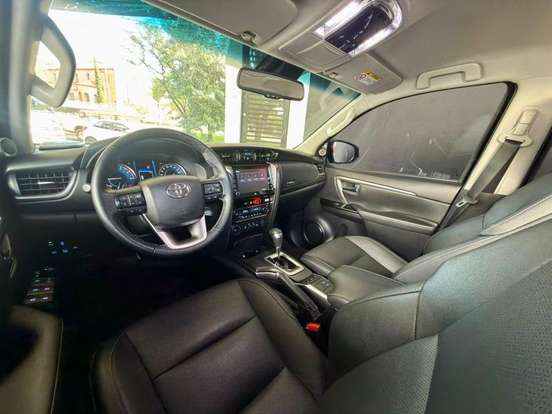 TOYOTA-HILUX SW4-2.8 D-4D TURBO DIESEL SRX 7L 4X4 AUTOMÁTICO TOYOTA-HILUX SW4-2023