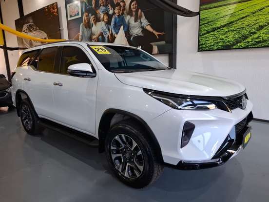 TOYOTA-HILUX SW4-2024