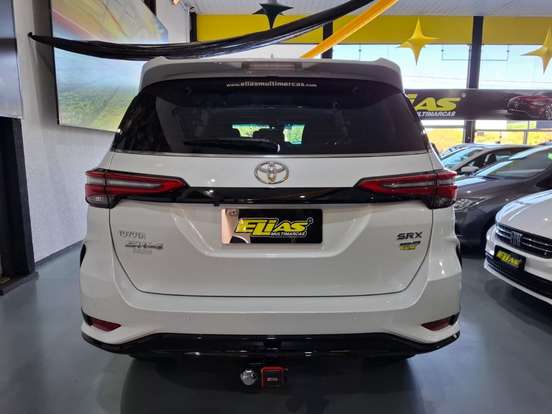 TOYOTA-HILUX SW4-2024