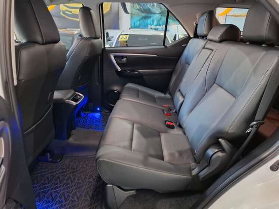 TOYOTA-HILUX SW4-2024