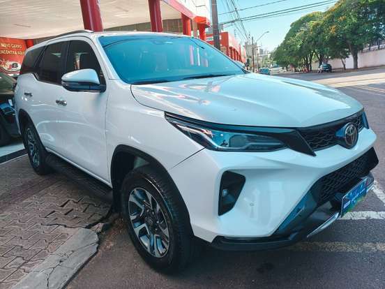 TOYOTA-HILUX SW4-2023