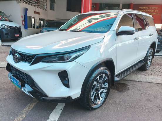 TOYOTA-HILUX SW4-2023