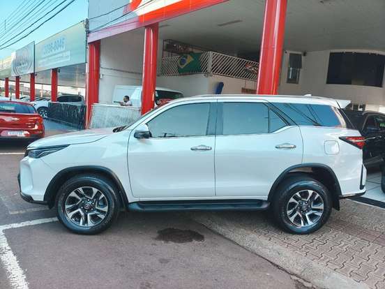 TOYOTA-HILUX SW4-2023