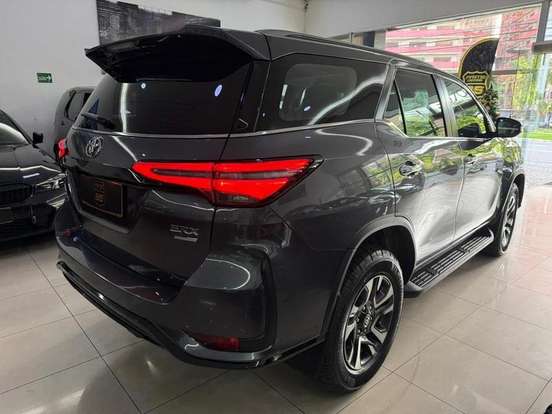 TOYOTA-HILUX SW4-2024
