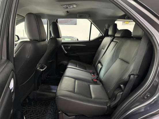 TOYOTA-HILUX SW4-2024