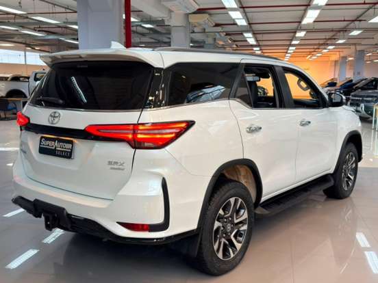 TOYOTA-HILUX SW4-2024