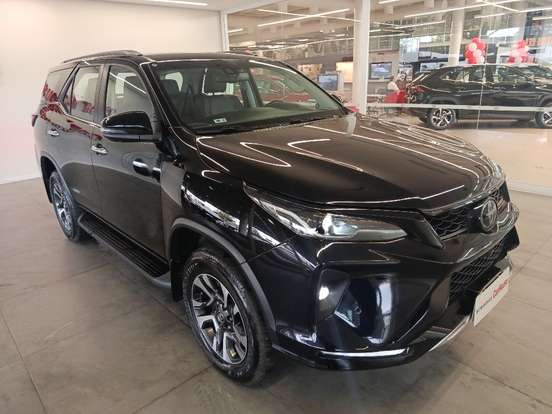 TOYOTA-HILUX SW4-2024