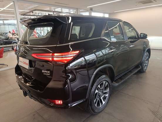 TOYOTA-HILUX SW4-2024