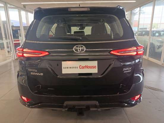 TOYOTA-HILUX SW4-2024