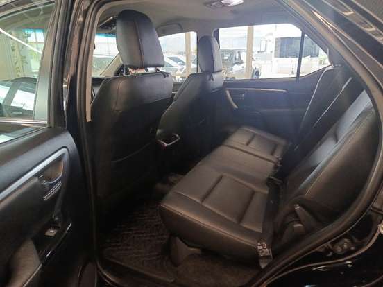 TOYOTA-HILUX SW4-2024